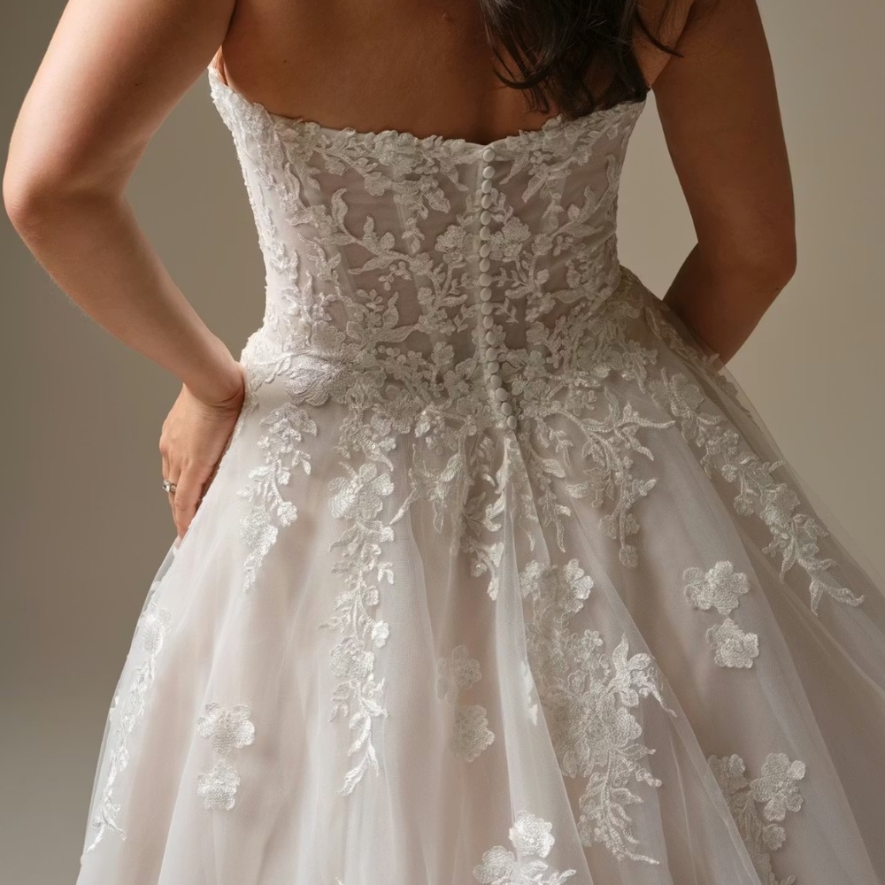 Maggie Sottero Jennifer Wedding Dress - Picture 4 of 4
